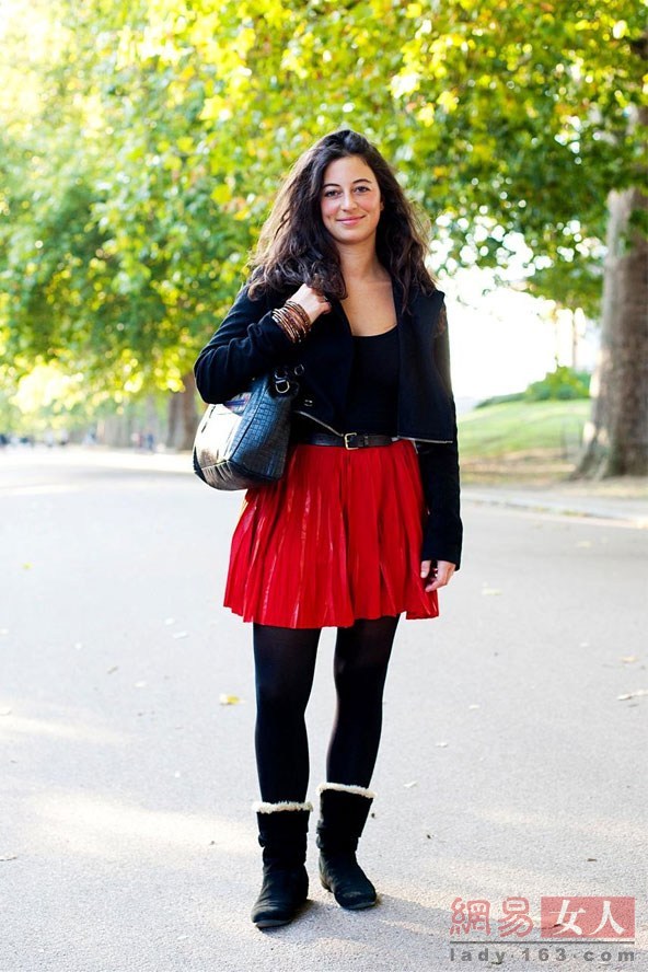 經(jīng)典紅黑配超洋氣 經(jīng)典紅黑配超洋氣