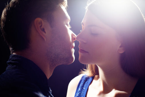 玩曖昧的5個原則:先主動你就輸了 玩曖昧的5個原則:先主動你就輸了