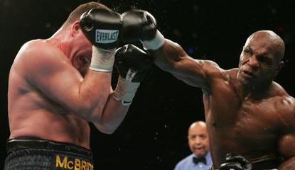 美國(guó)前拳王(右) 美國(guó)前拳王(右)