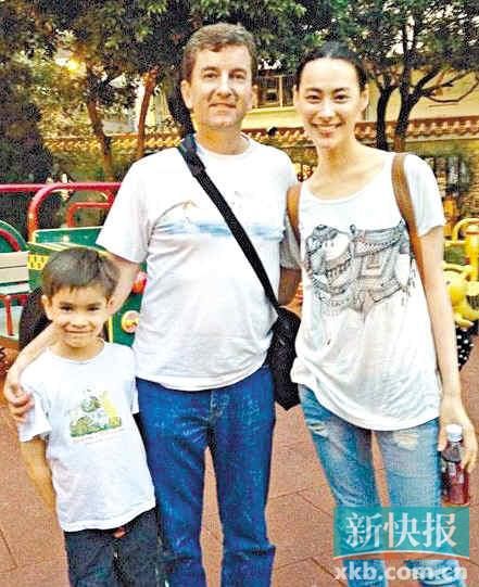 今年6月，梁洛施素顏返澳門探親。