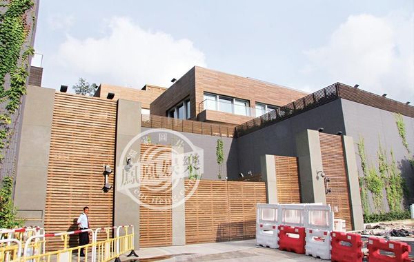 林青霞獲老公贈價值9億多“皇宮”，圖為林青霞豪宅大門口。