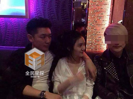 田源摟著激吻門女主，自稱是在勸架