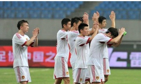 國足1：5恥敗泰國隊。