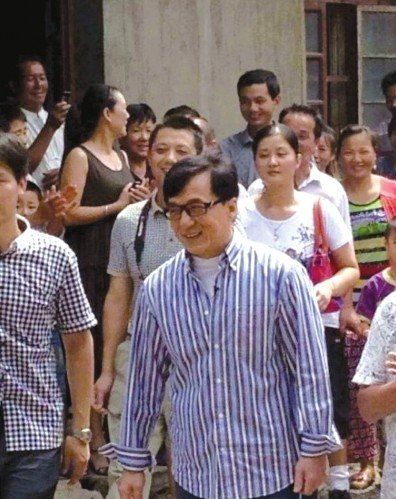 成龍?jiān)谑徍J(rèn)祖歸宗。