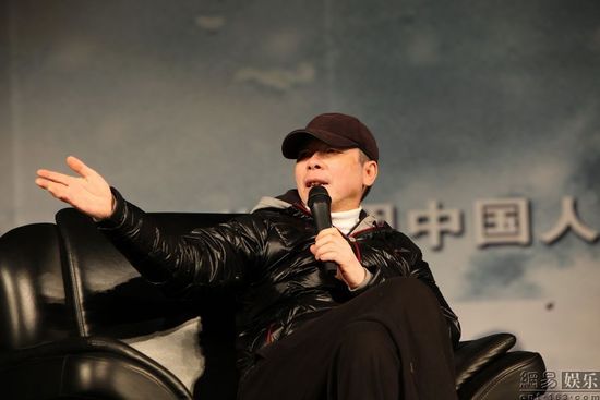 馮小剛回答學(xué)生提問(wèn)