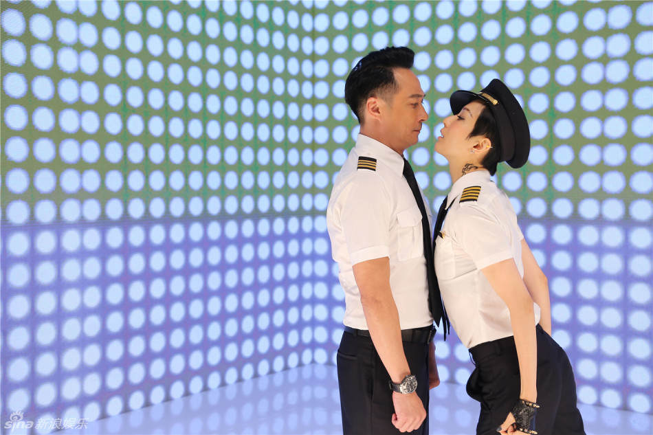 《沖上云霄》曝情人節(jié)海報 《沖上云霄》曝情人節(jié)海報