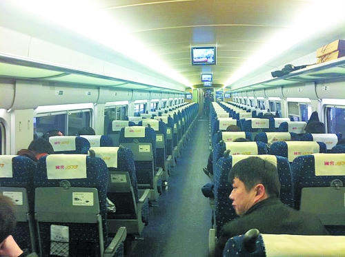 　春運(yùn)頭兩天，部分高鐵上座率并不高。