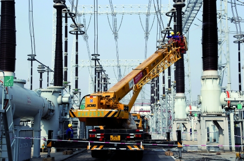 有些電力設(shè)施很“嬌貴”,空氣質(zhì)量不好,長時間不給它洗澡,它就可能“罷工” 有些電力設(shè)施很“嬌貴”,空氣質(zhì)量不好,長時間不給它洗澡,它就可能“罷工”