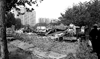 對公園選址的5.5萬多平方米的違章建筑進(jìn)行拆除。