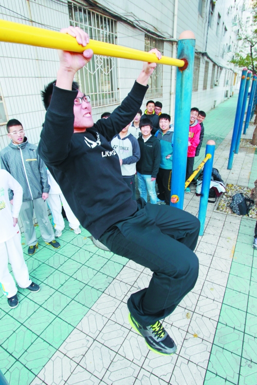 對于對外開放體育設(shè)施的學(xué)校，市民滿懷期待。