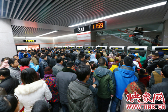 鄭州地鐵1號(hào)線(xiàn)和三環(huán)高架同日通車(chē) 市區(qū)擁堵大為緩解