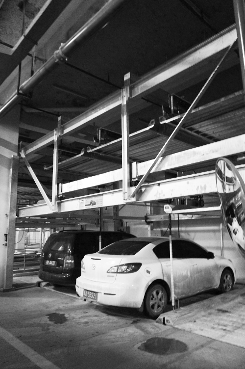 蘇荷立體式公共停車場去年12月開始使用，有384個(gè)車位。