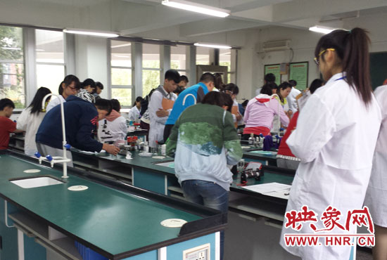 考試采用“一對一”的監(jiān)考方式。