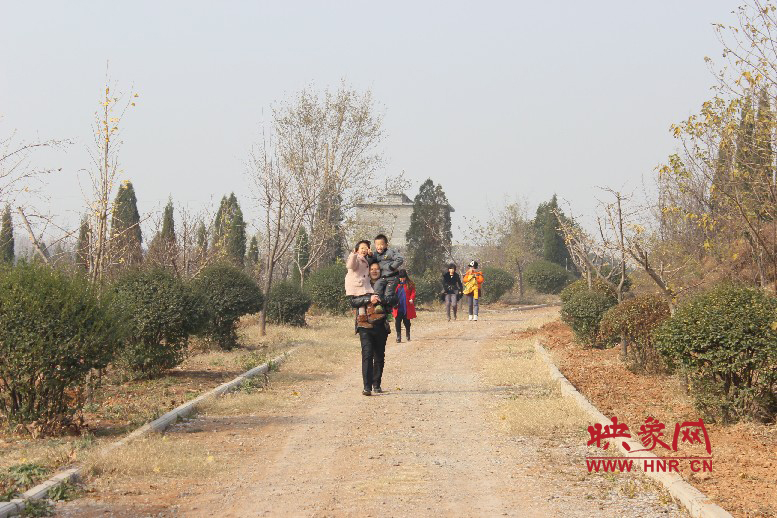 猜猜大家興高采烈的去哪？