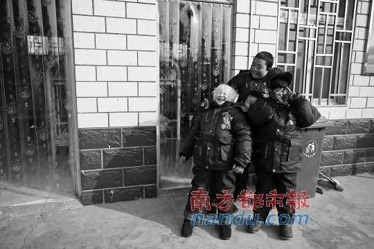 少不更事的孤兒被送往開(kāi)封市福利院。