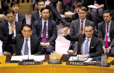 1月22日，紐約，中國常駐聯(lián)合國代表李保東舉手贊成通過對朝鮮制裁決議。