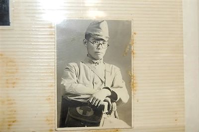 韓國媒體5月23日還公布了日本老兵松本正義當年在軍隊服役的圖片。