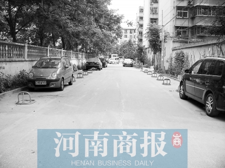 城市公共道路，成了很多人的“停車(chē)場(chǎng)” 記者 邱曉峰/攝