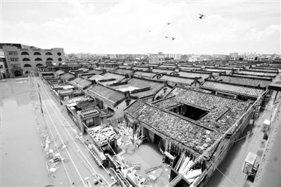 19日，廣東汕頭潮陽(yáng)區(qū)和平鎮(zhèn)出現(xiàn)水浸現(xiàn)象。連日來，廣東省汕頭市潮陽(yáng)區(qū)、潮南區(qū)普降暴雨。新華社發(fā)