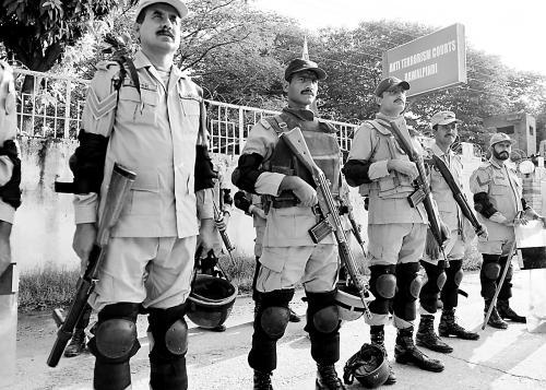 穆沙拉夫否認(rèn)謀殺前總理指控目前仍被軟禁 穆沙拉夫否認(rèn)謀殺前總理指控目前仍被軟禁