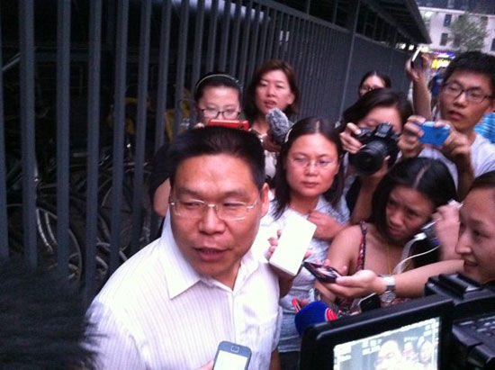 受害人的辯護律師田參軍在庭審結(jié)束后接受記者采訪