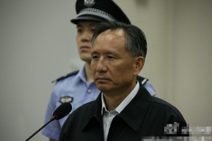 庭審現(xiàn)場的張曙光。