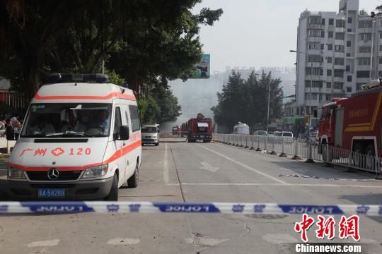 救護(hù)車現(xiàn)場待命?！「邩s權(quán)　攝