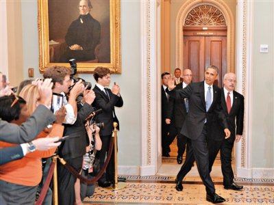 10日，華盛頓，奧巴馬前往國(guó)會(huì)山與參議員會(huì)談。