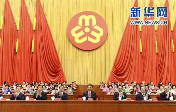 習(xí)近平、李克強(qiáng)、張德江、俞正聲、劉云山、王岐山、張高麗等在主席臺(tái)就座，祝賀大會(huì)召開。