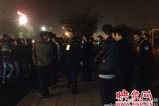 11月1日深夜，鄭州鄭東新區(qū)夜總會(huì)“皇家一號(hào)”被查處。網(wǎng)友供圖