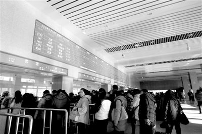 假身份證買火車票不可退換 假身份證買火車票不可退換