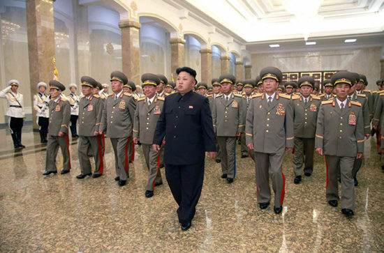 金日成逝世20周年紀(jì)念日金正恩參謁太陽(yáng)宮（圖）