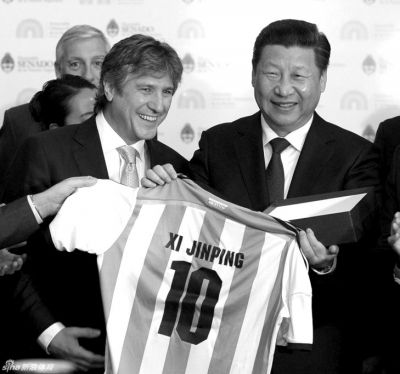 　獲贈10號球衣。