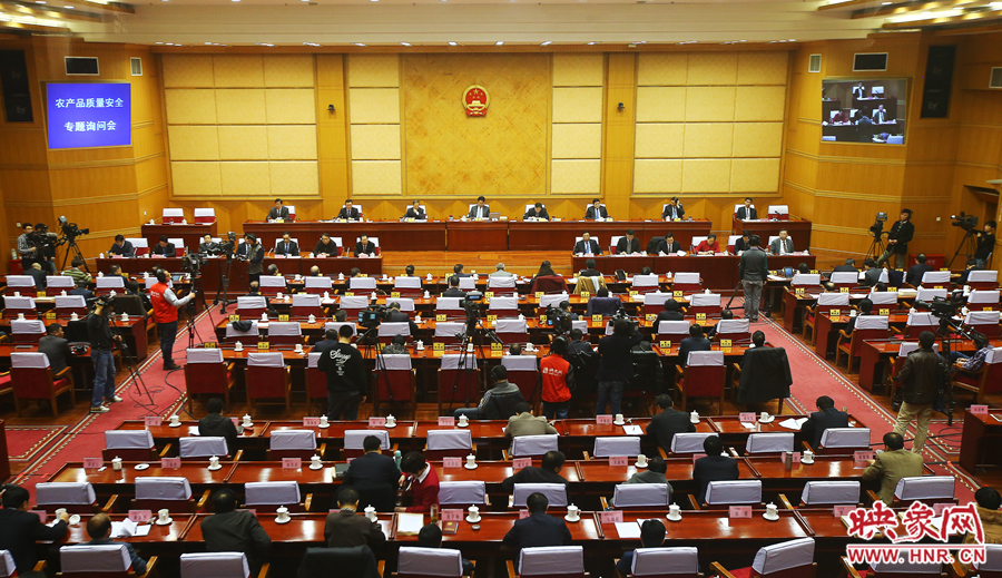 12月3日，河南省十二屆人大常委會第十一次會議召開農(nóng)產(chǎn)品質(zhì)量安全專題詢問會，映象網(wǎng)進(jìn)行全程直播。
