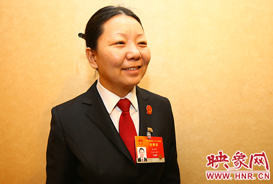 全國人大代表、河南省寶豐縣人民法院副院長、鬧店鎮(zhèn)法庭庭長朱正栩