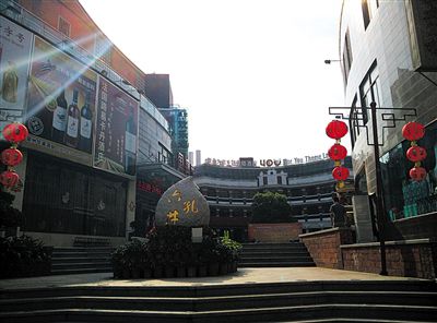 六井孔主打餐飲娛樂項目，泉州一些官員認為這與文化創(chuàng)意產(chǎn)業(yè)難有關聯(lián)。