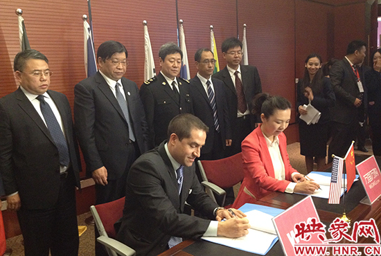 4月21日，河南省跨境電商全球戰(zhàn)略合作“我們就是世界”主題新聞發(fā)布會(huì)暨全球供應(yīng)商簽約儀式順利召開。