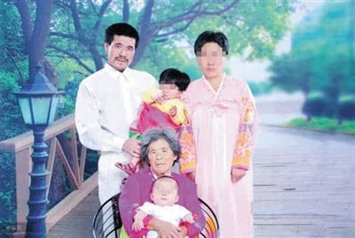 徐純合與家人合影。徐純合微博截圖