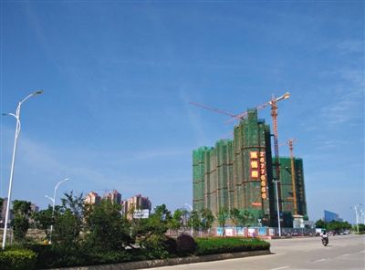 泉州東海片區(qū)海悅府地產(chǎn)項(xiàng)目。該項(xiàng)目開發(fā)公司董事蔡俊偉于春節(jié)前被帶走調(diào)查。