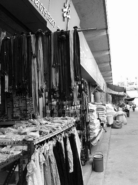 位于鄭州三環(huán)內(nèi)的某批發(fā)市場 位于鄭州三環(huán)內(nèi)的某批發(fā)市場