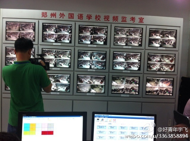 在鄭州外國語中學(xué)監(jiān)控室，映象網(wǎng)記者看到，各考點秩序井然。