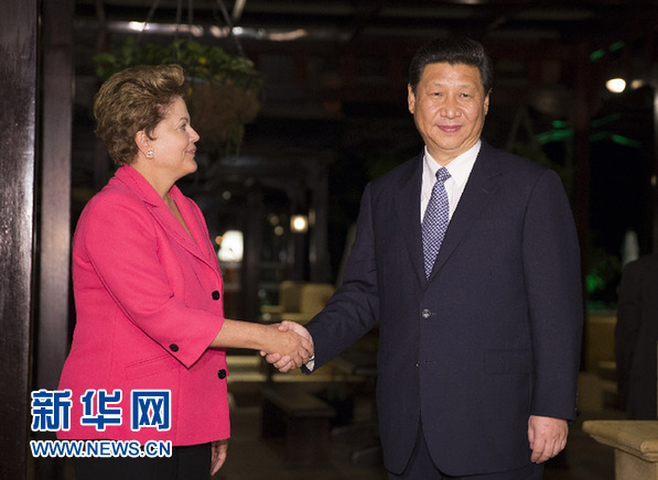 3月27日，國(guó)家主席習(xí)近平在南非德班會(huì)見(jiàn)巴西總統(tǒng)羅塞夫。新華社記者 蘭紅光 攝