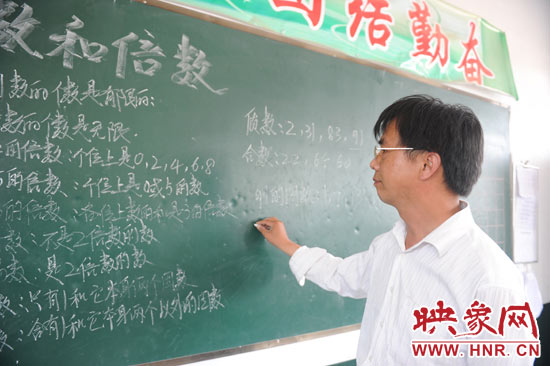 王格現(xiàn)在給5年紀的孩子們上課。