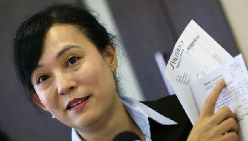 翁靜晶11月16日召開記者會交代定慧寺賬目詳情。