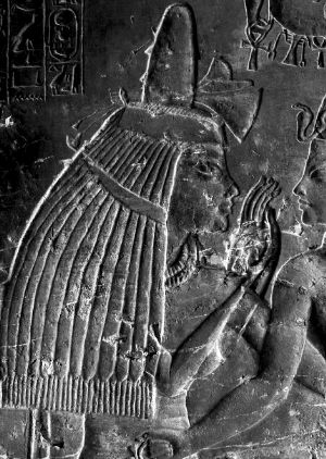 墓中壁畫顯示，馬婭把年幼的圖坦卡蒙抱在膝上。