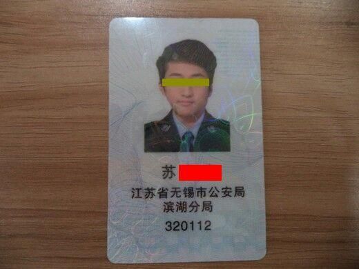 男子制作假經(jīng)查證在酒吧執(zhí)法。