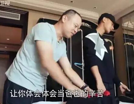 黃子韜大炫豪車豪宅 傳父親資產(chǎn)百億是老總 黃子韜大炫豪車豪宅 傳父親資產(chǎn)百億是老總