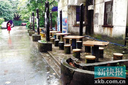 圖為發(fā)現(xiàn)棄嬰的石凳。 新快報記者 畢志毅/攝