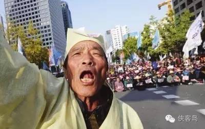 停不下來(lái)！這是韓國(guó)人民送給樸總統(tǒng)的《下臺(tái)歌》