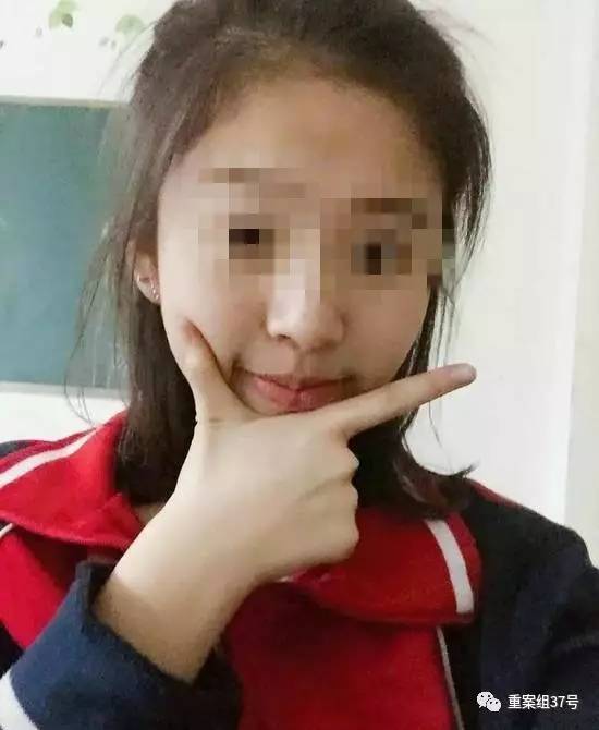 17歲高中男生教室里掐死女同學(xué)，被訴故意殺人和強(qiáng)奸